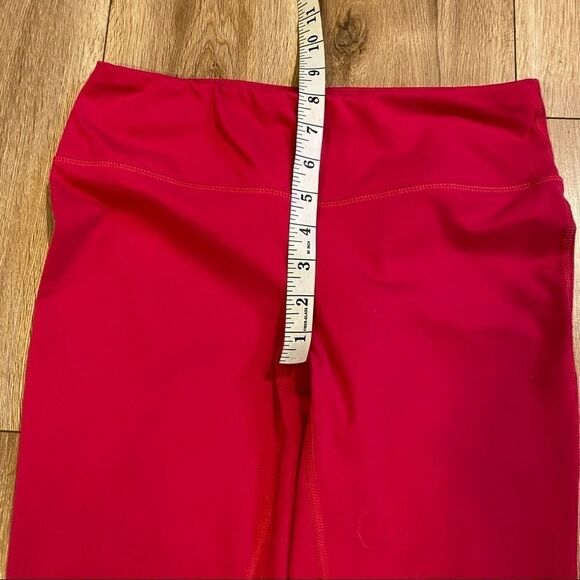 Yogalicious Workout Capri Leggings Size Medium - Picture 3 of 6